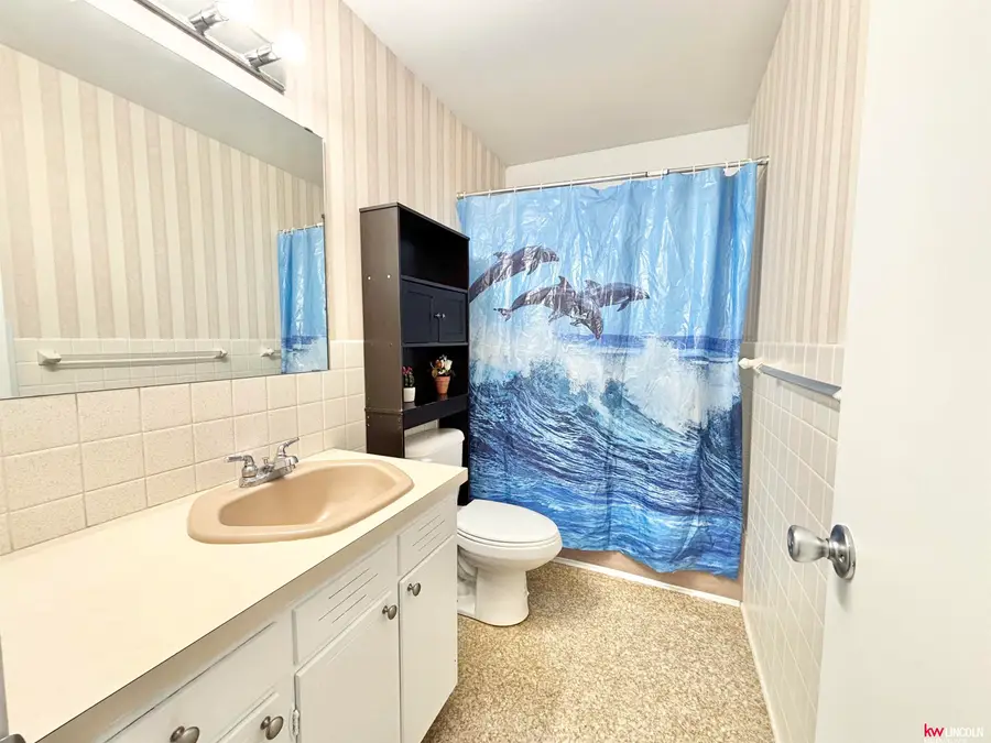 617 Sierra Drive, Lincoln, NE 68505 - #3