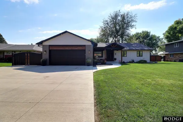 2225 Teakwood Drive, Fremont, NE 68025