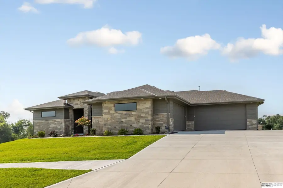 20617 Kansas Avenue, Elkhorn, NE 68022 - #2