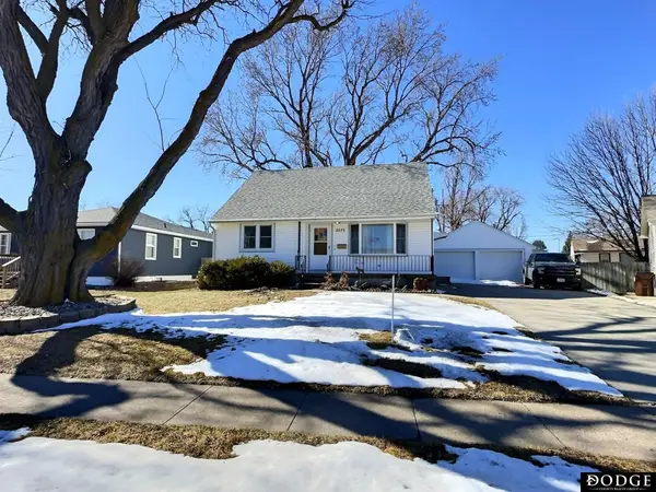 2075 Fairacres Drive, Fremont, NE 68025