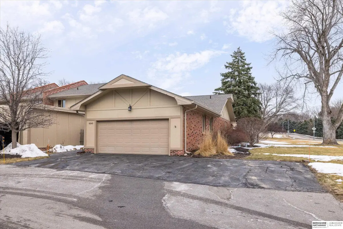6045 Oakcrest Plaza, Omaha, NE 68137 - #1
