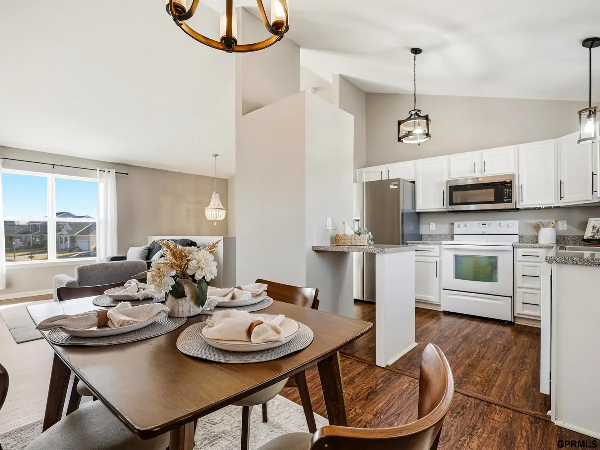 15404 Reynolds Street, Bennington, NE 68007 - #1