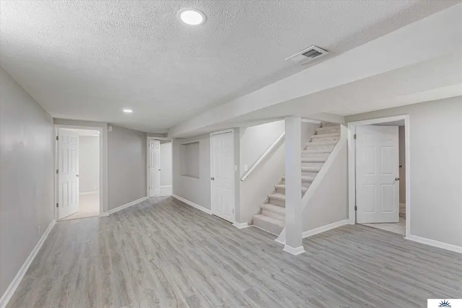 3926 Vernon Avenue, Omaha, NE 68111 - #3