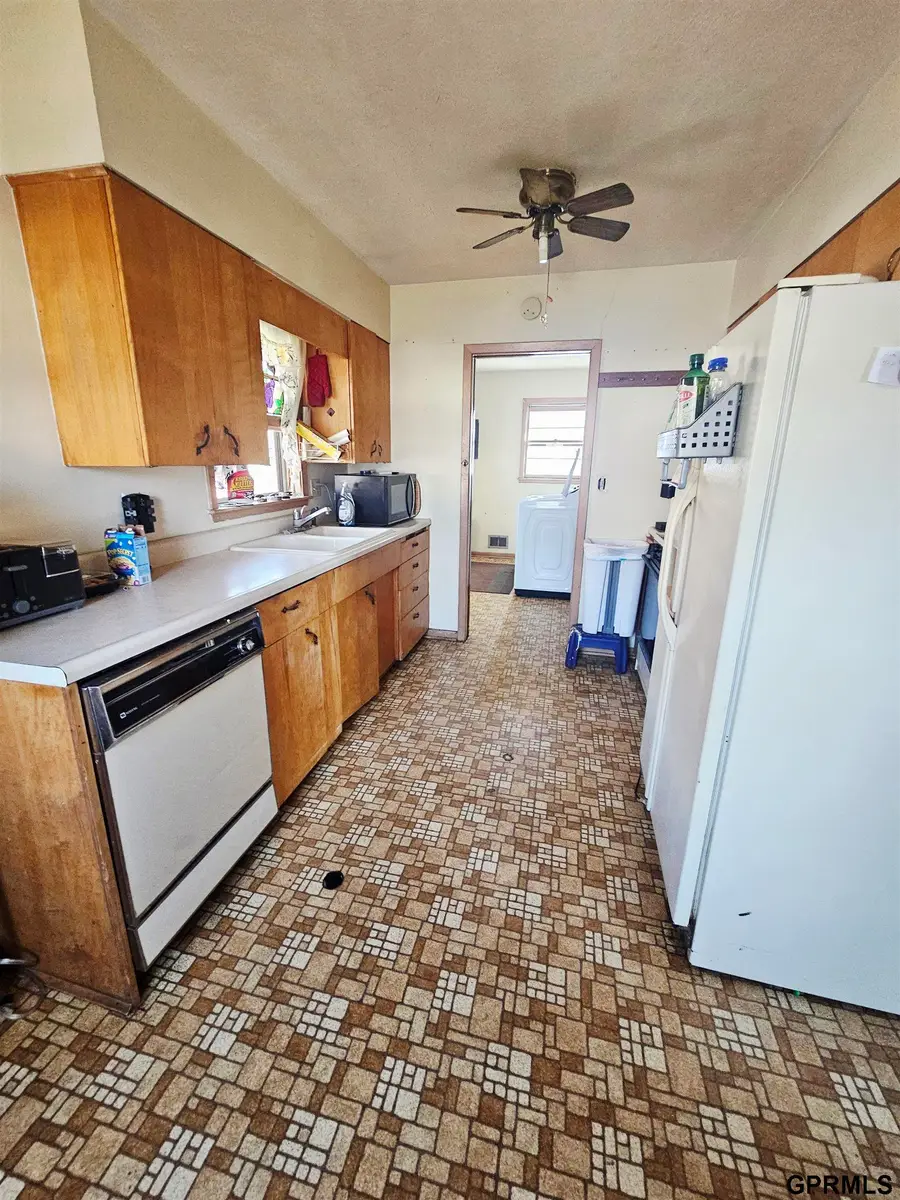 911 Benton Street, Lincoln, NE 68521 - #2