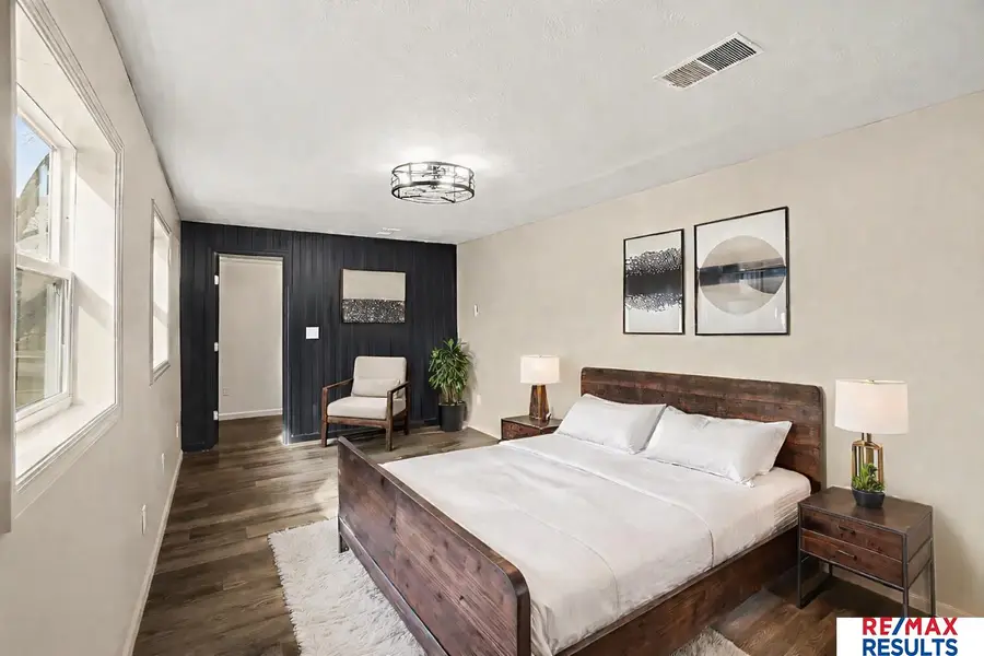 5602 Oak Street, Omaha, NE 68106 - #3