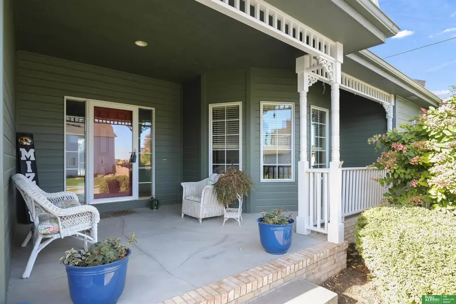 701 Fenwick Street, Papillion, NE 68046 - #2