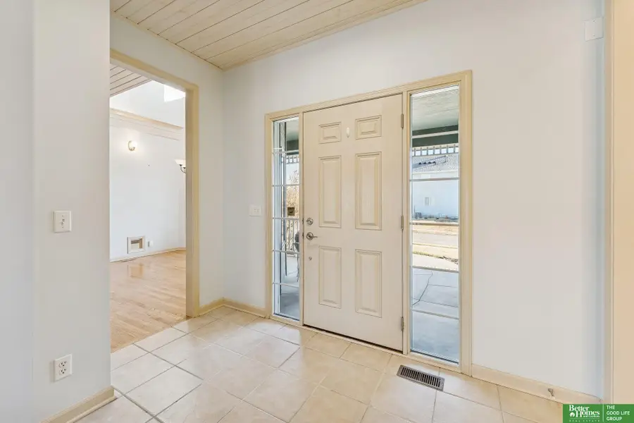 701 Fenwick Street, Papillion, NE 68046 - #3