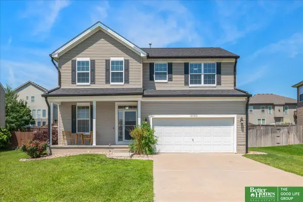 10702 S 110 Avenue, Papillion, NE 68046