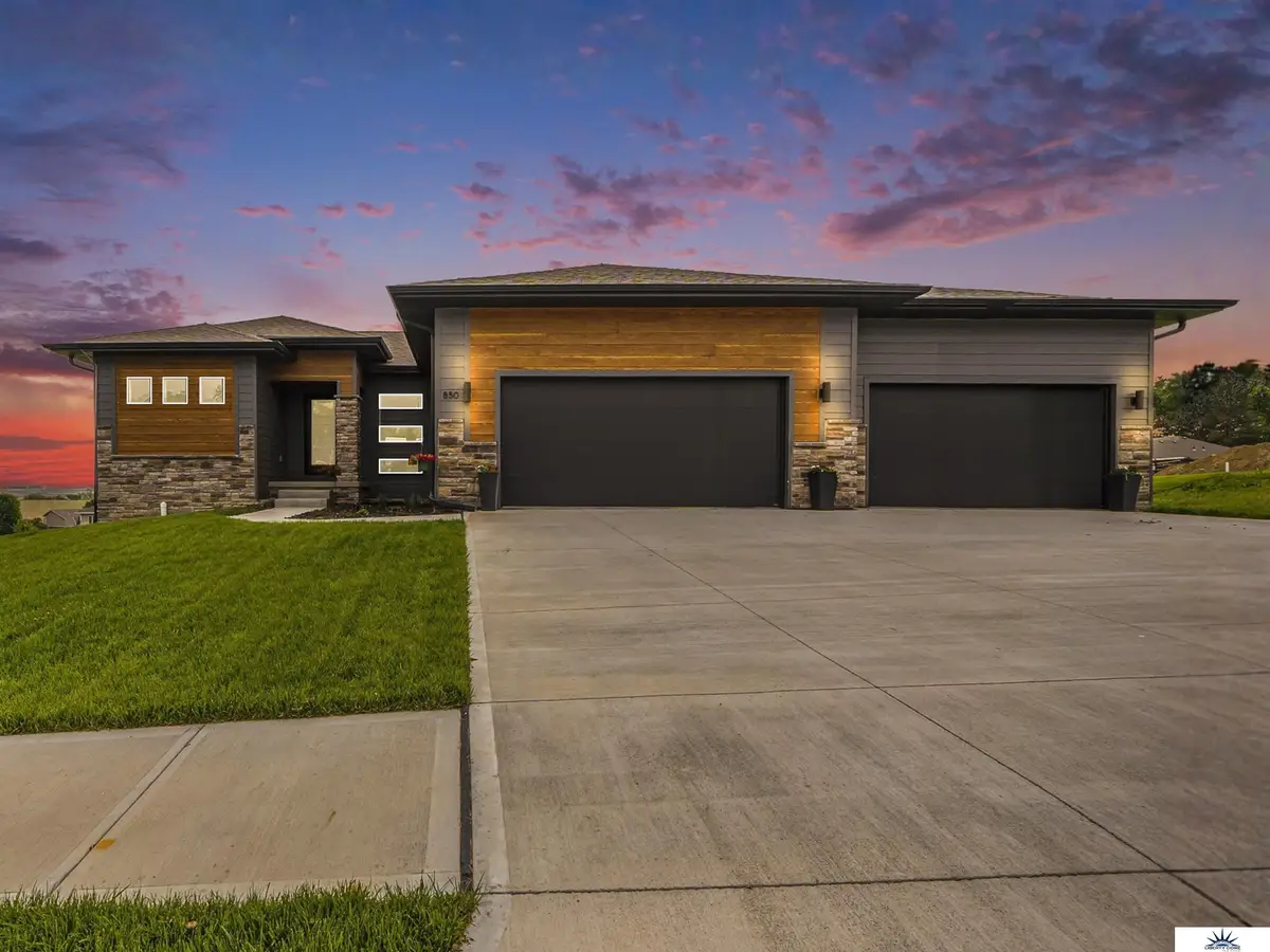 6914 Port Royal Drive, Papillion, NE 68133 - #1