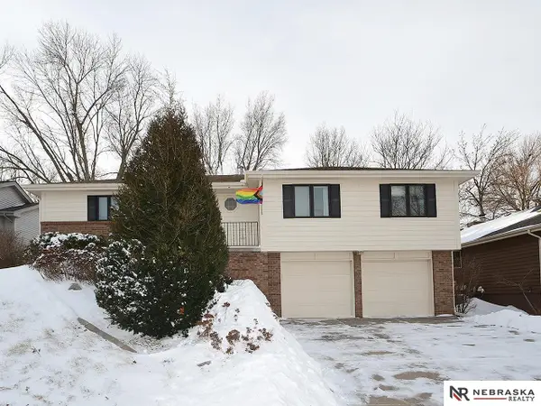 15911 Douglas Circle, Omaha, NE 68118