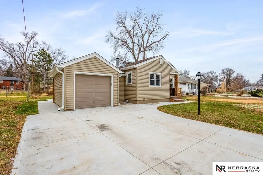821 N 77th Street, Omaha, NE 68114 - #2