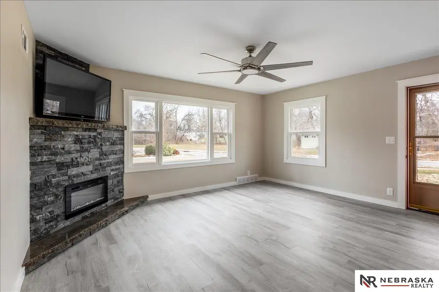 821 N 77th Street, Omaha, NE 68114 - #3
