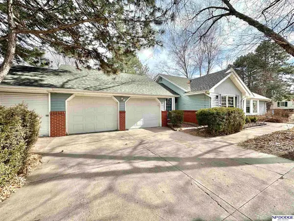 907 Crestridge Road, Omaha, NE 68154