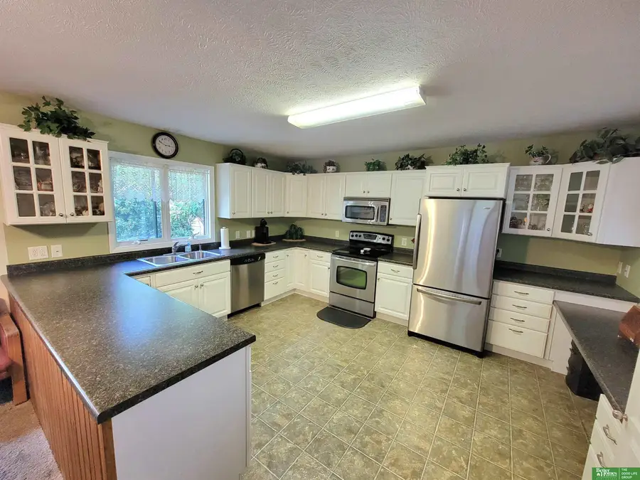 927 S Hutchins Avenue, York, NE 68467 - #2