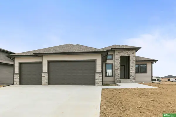 11703 S 123rd Avenue, Papillion, NE 68046