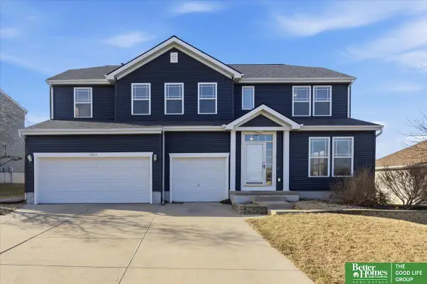 2102 Sunburst Drive, Papillion, NE 68046