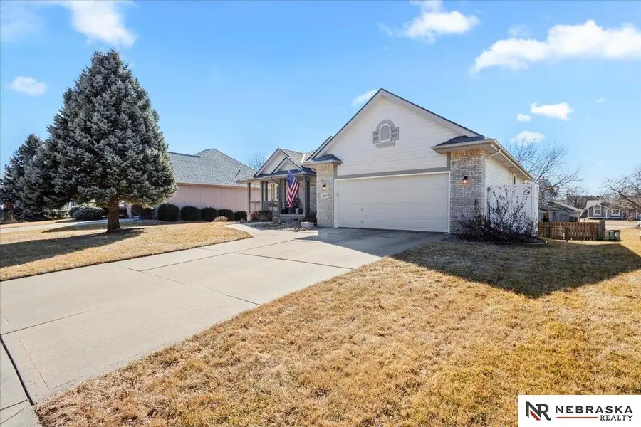 2107 Leigh Street, Papillion, NE 68133 - #2