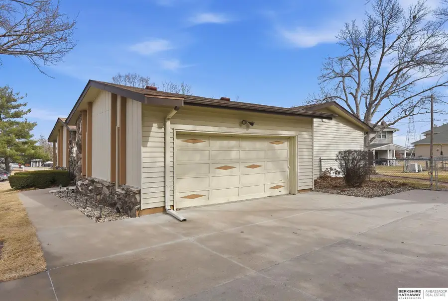 5015 N 103rd Street, Omaha, NE 68134 - #2