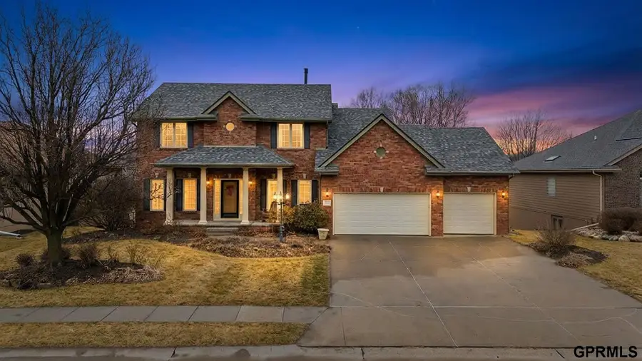 907 Woodland Avenue, Papillion, NE 68046 - #2