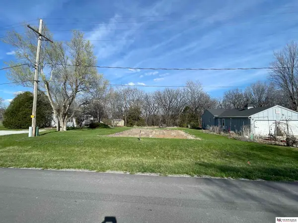 1916 Beaver Lake Boulevard, Plattsmouth, NE 68048