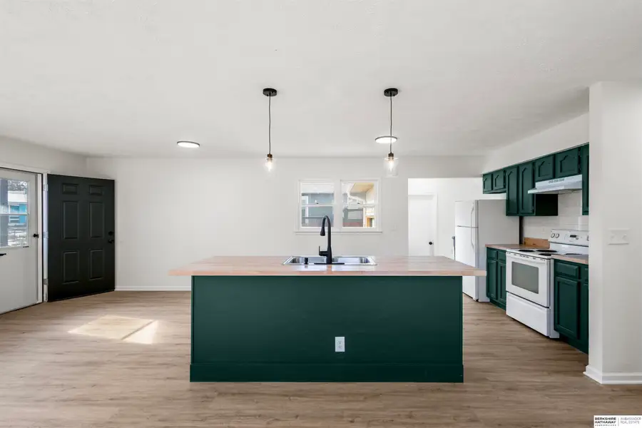 6614 Parkview Lane, Omaha, NE 68104 - #3