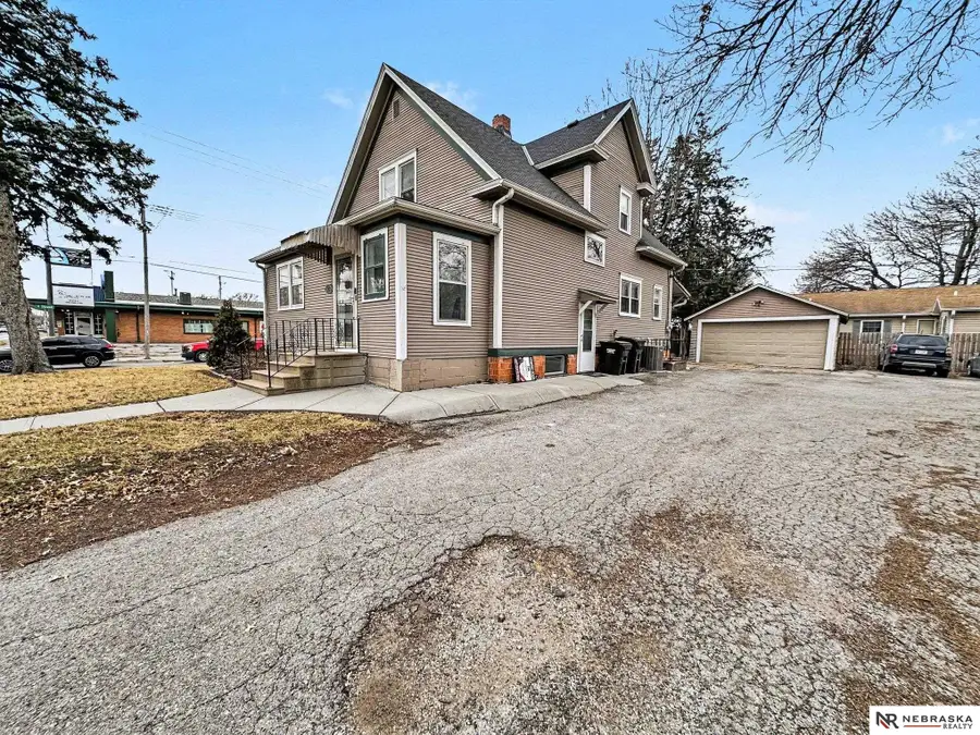 1105 N 33rd Street, Lincoln, NE 68503 - #2