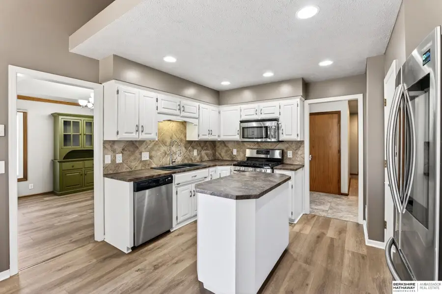 508 Oakwood Drive, Papillion, NE 68133 - #3