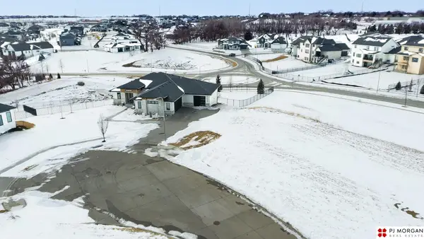 21062 Valley Circle, Elkhorn, NE 68022
