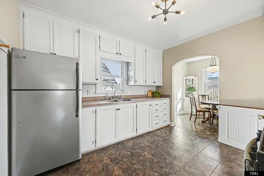 415 S Jackson Street, Papillion, NE 68046 - #3