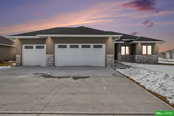 2711 Samuel Drive, Fremont, NE 68025