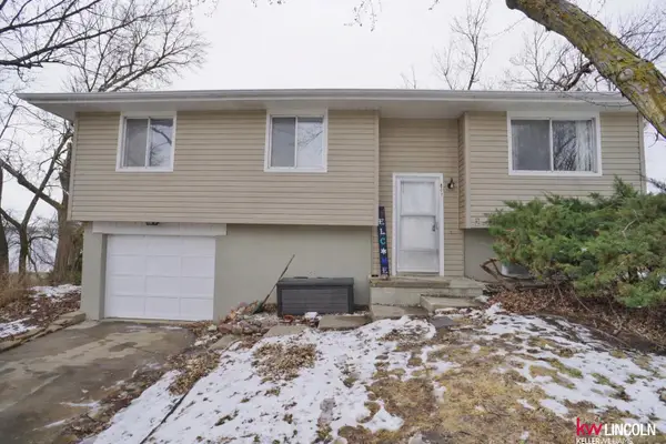 801 Prairie Court, Hickman, NE 68372