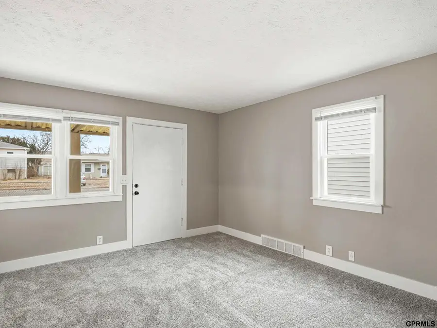 4528 S 61 Street, Omaha, NE 68117 - #2