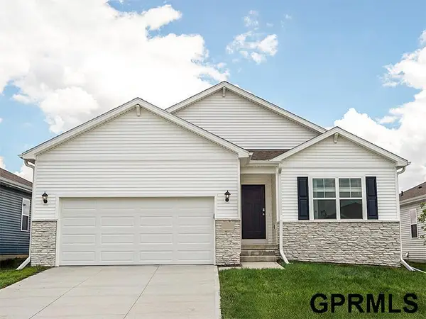 8827 S 184th Terrace, Omaha, NE 68136