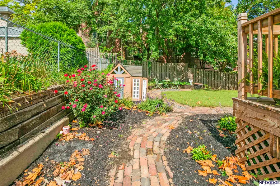 3716 Hawthorne Avenue, Omaha, NE 68131 - #3