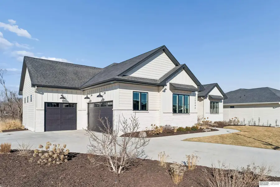 20542 Hartman Avenue, Elkhorn, NE 68022 - #2