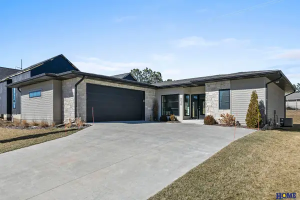 8538 Birkett Drive, Lincoln, NE 68526