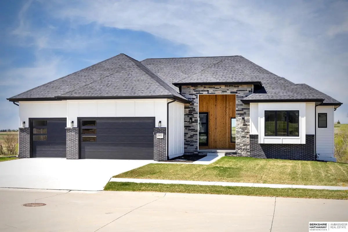 5802 N 213th Avenue, Elkhorn, NE 68022 - #1