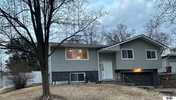 2004 Pleasantview Lane, Bellevue, NE 68005