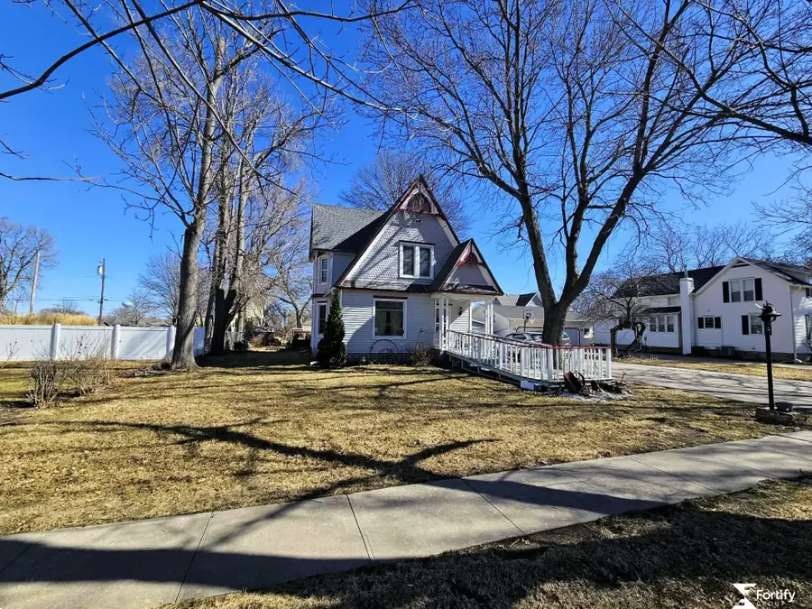 315 N 11th Street, Geneva, NE 68361 - #2