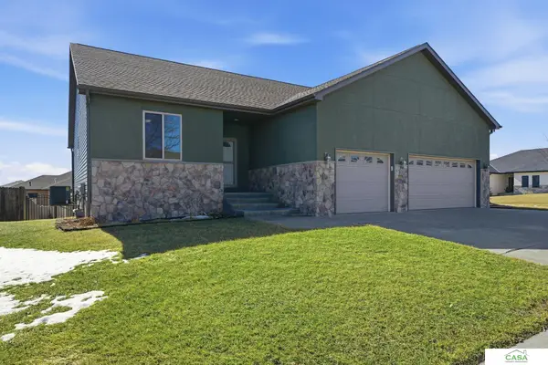 2727 Shadowbrook Drive, Lincoln, NE 68516