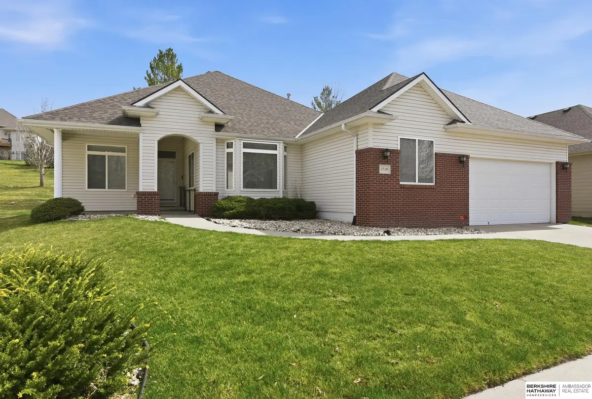 1719 S 190th Plaza, Omaha, NE 68130 - #1