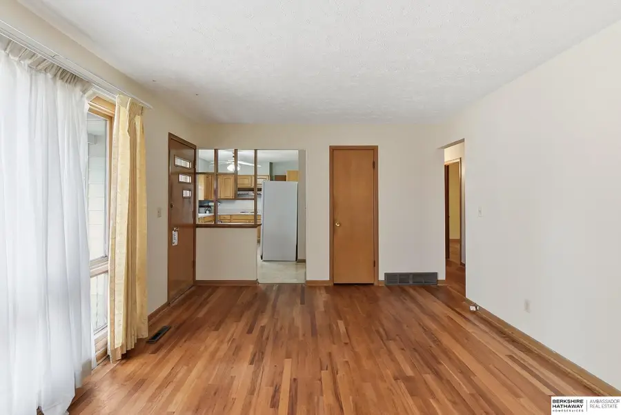 4929 Valley Street, Omaha, NE 68106 - #3