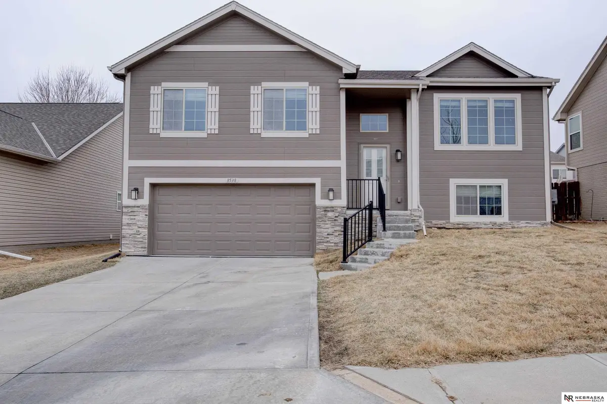 8538 King Street, Omaha, NE 68122 - #1