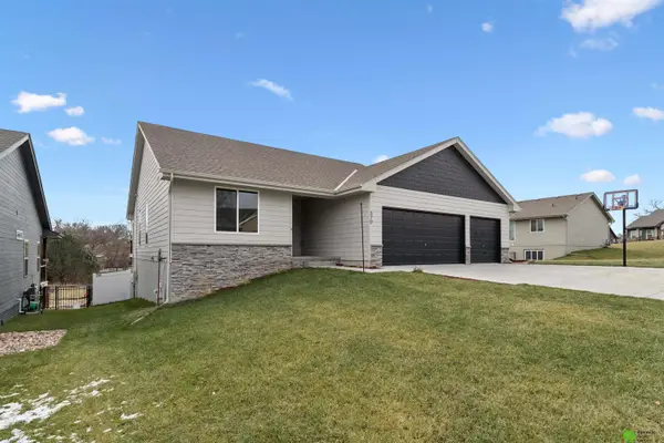 370 Eastwood Drive, Louisville, NE 68037