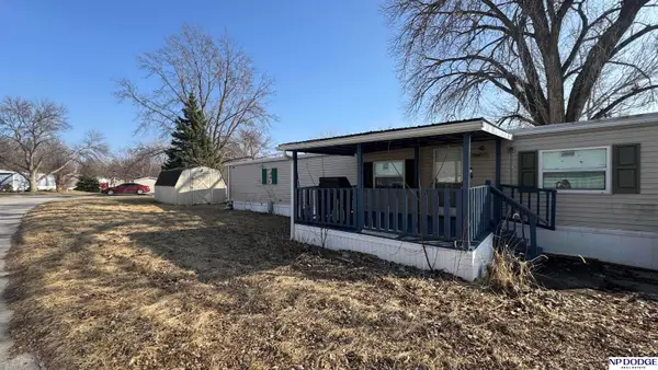 7049 N 113th Plaza, Omaha, NE 68142