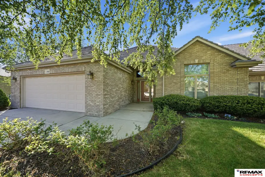 2321 Stone Creek Loop S, Lincoln, NE 68512 - #2