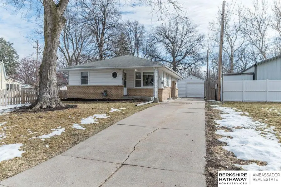 1220 N 42nd Street, Lincoln, NE 68503 - #2
