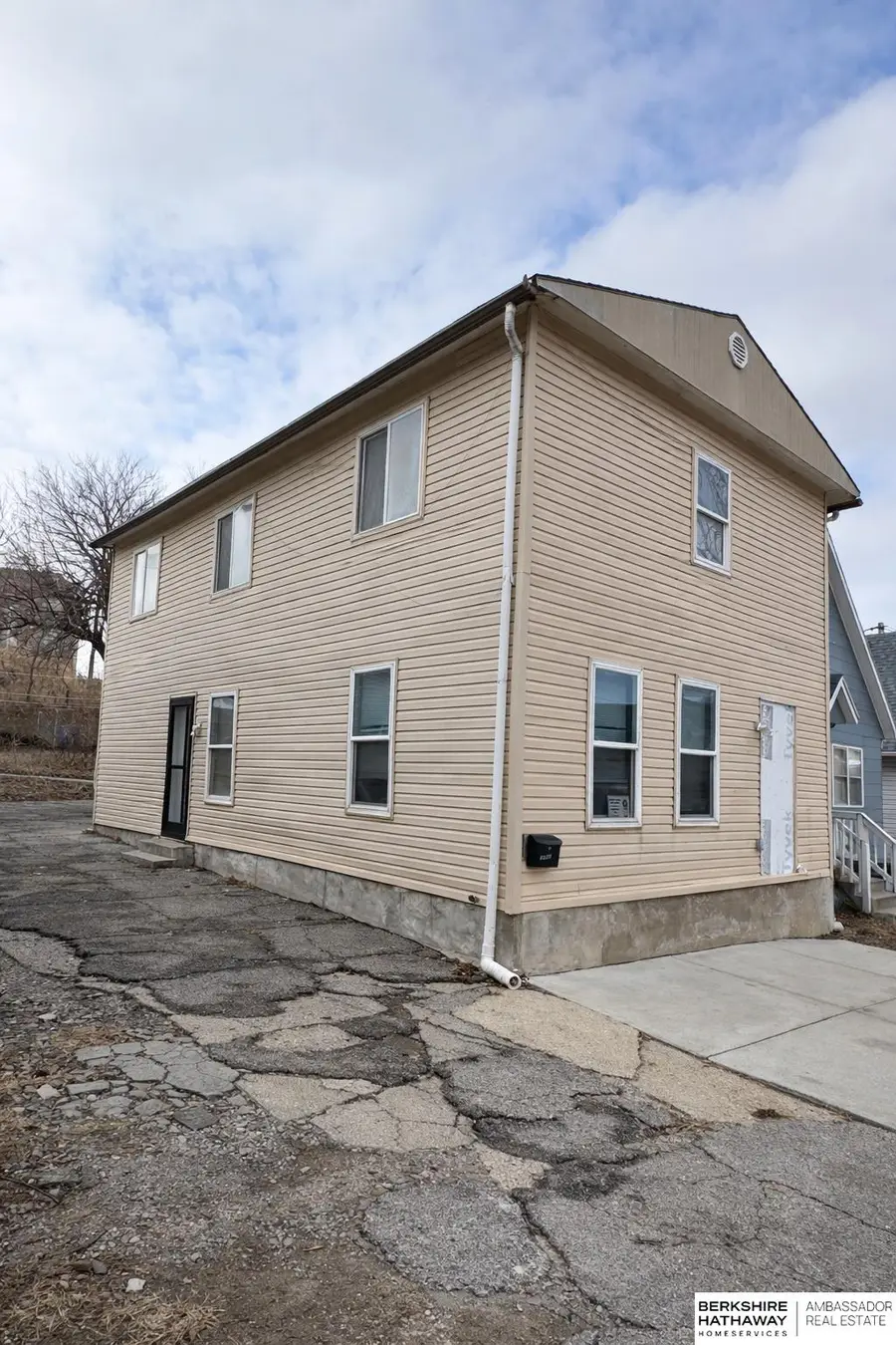 2707 Howard Street, Omaha, NE 68105 - #2