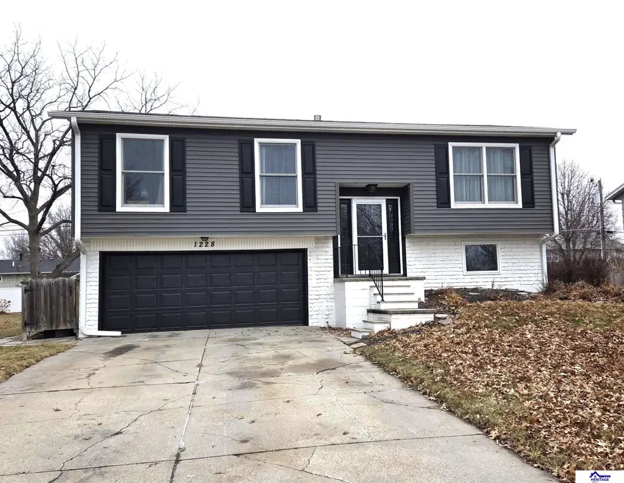 1228 N Maine Avenue, York, NE 68467 - #2