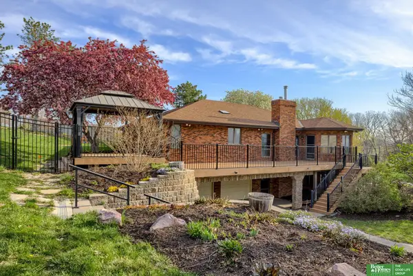 9404 Valaretta Drive, Gretna, NE 68028